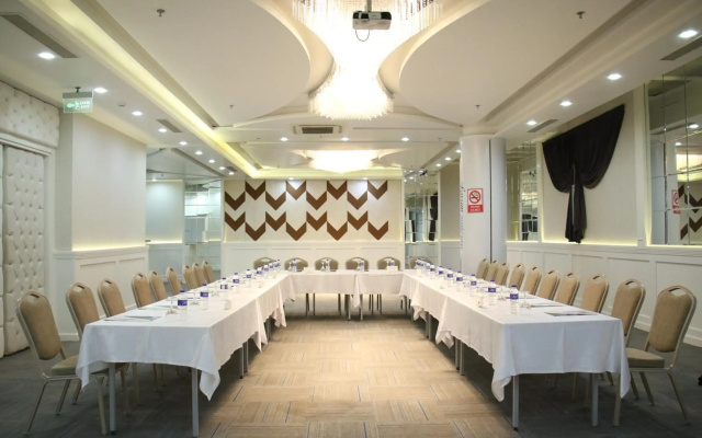 Forum Suite Hotel