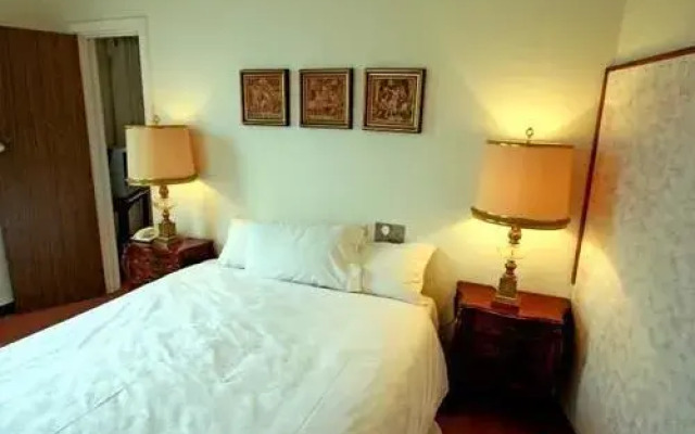 Feathers Hotel