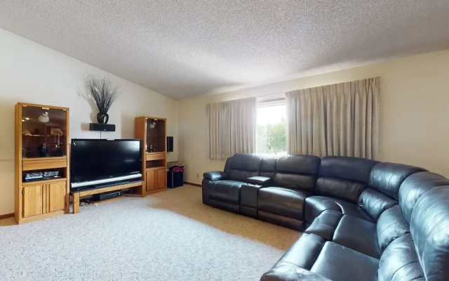 3BR Cozy Apartment w/ Mountain Views