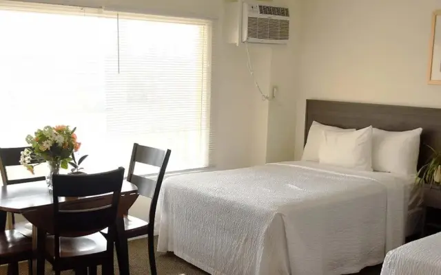 A Wave Inn
