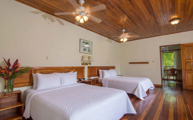 Crocodile Bay Resort
