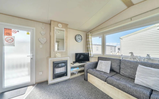 Sleeps 8 - Communal Spa Access - Parking