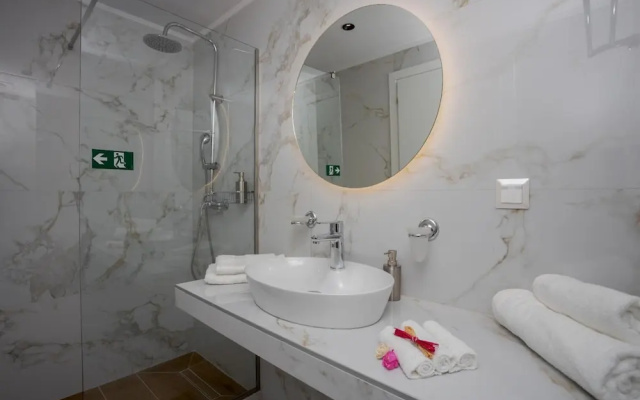 Myra Mare White Suite by Estia