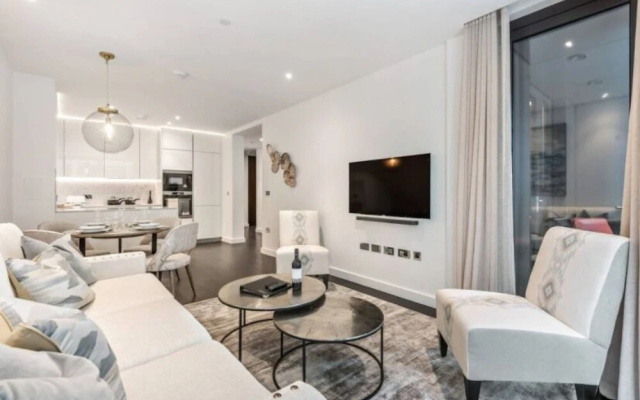 Elegant Two Bedroom Apartment With Winter Garden