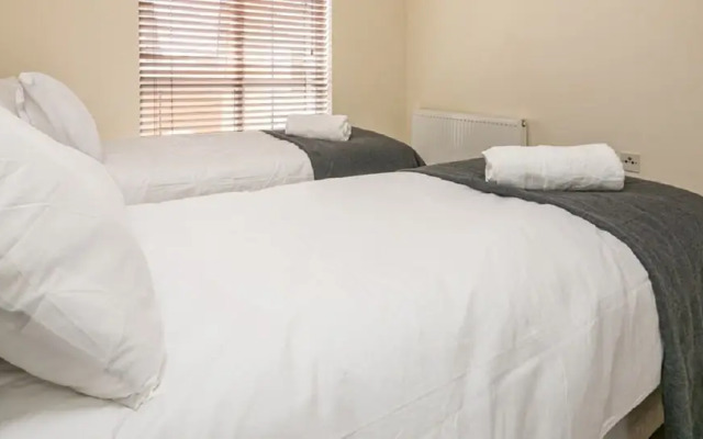 Open plan 2 Bedroom Apartment
