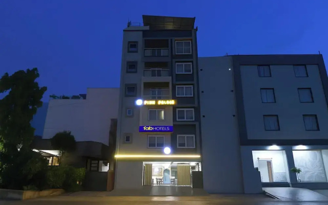 Fabhotel Pink Palace Raja Park