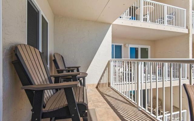 Holiday Surf And Racquet Club 412