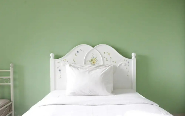 Stylish & Comfortable Studio at Beverly Dago Apartment