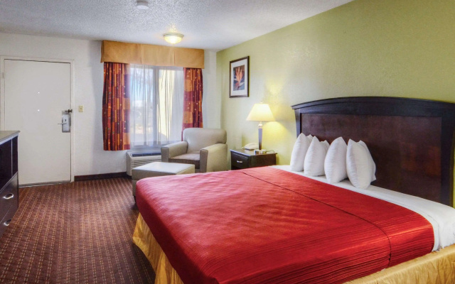 Quality Inn Plainview