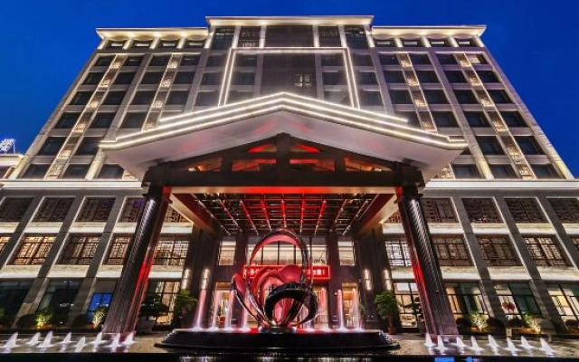 Ritz Dknton Hotel