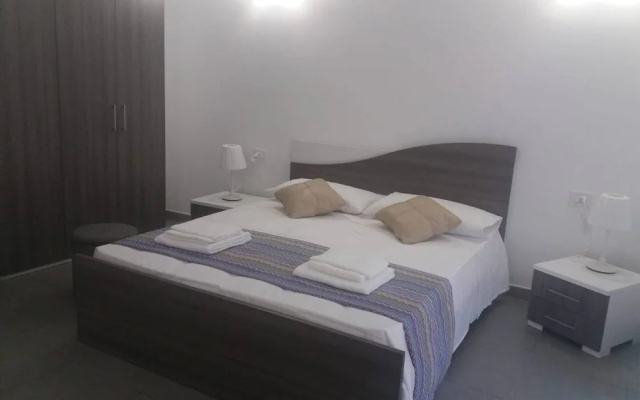 Two-story House in the City -climatized - Wifi