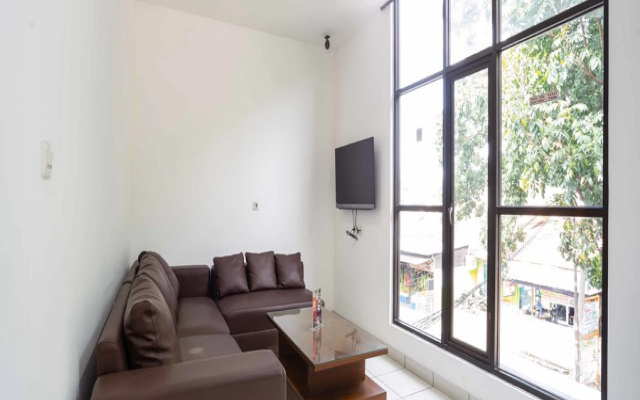 RedDoorz near Eka Hospital BSD City