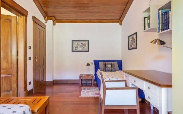 Luxurious Villa in Mentana with Garden