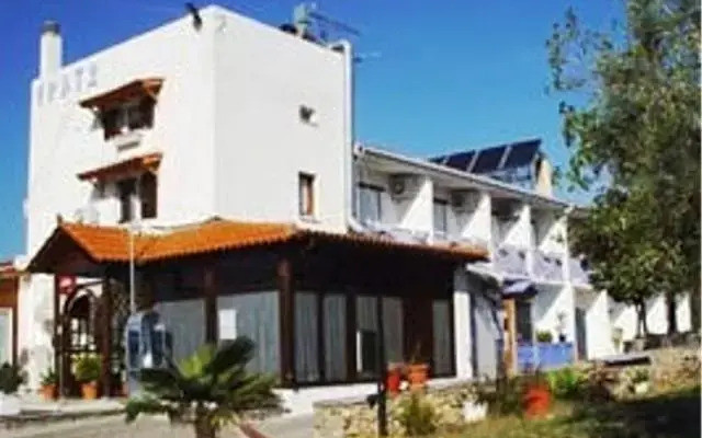 Erato Hotel вид на фасад