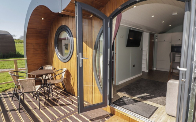 The Hazel Hobbit Pod