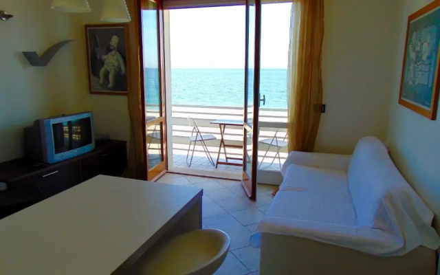 M210 - Marcelli, trilocale fronte mare con vista mozzafiato