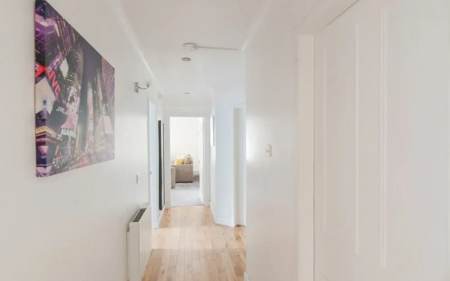 Stunning 2 bed near Haymarket with pool