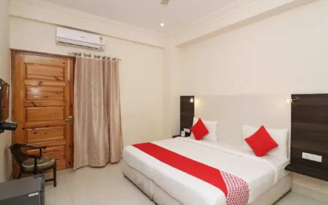 Nivri Palace by OYO Rooms