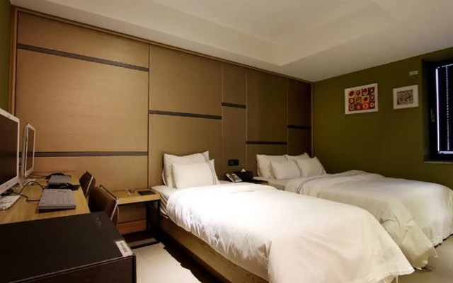 Donggyeong Hotel