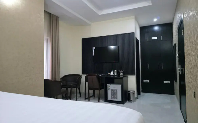 Ivotel Luxury Hotel