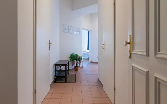 Yeshello Elegant Apartment near Central Vienna