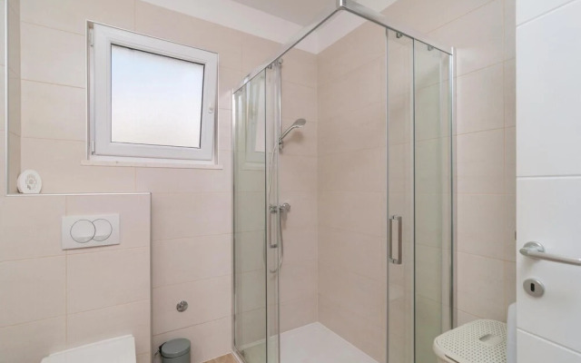 Nice Apartment in Podstrana With 1 Bedrooms and Wifi