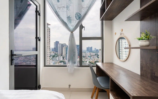 Henry Home - RiverGate Residence
