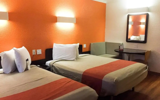 Motel 6 Tampa - Fairgrounds
