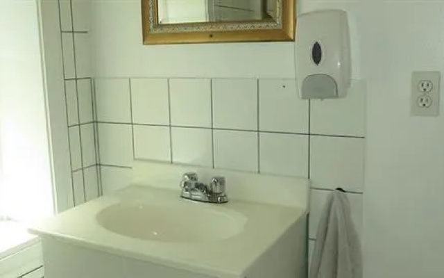 C&N Backpackers Hostel Vancouver