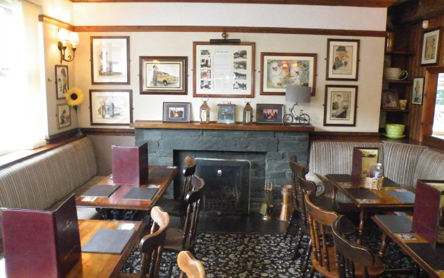 Twa Dogs Inn