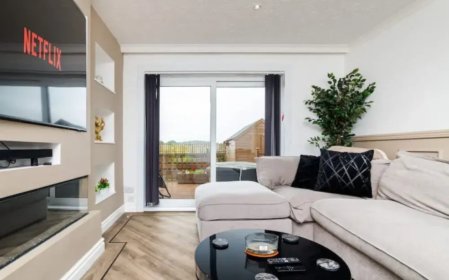2 Bedroom House-free Parking