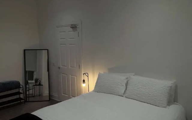Cozy Modern Apartment on Leith Walk