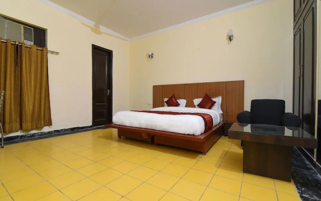 OYO 15376 Purple Star Hotel