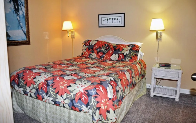 Verandas 305 3 Br condo by RedAwning