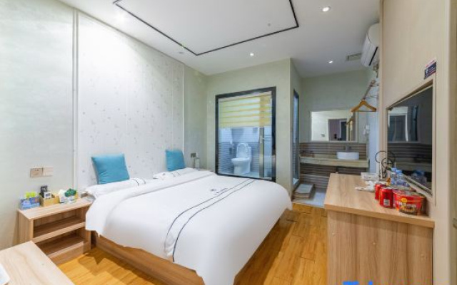 Yunlai Hotel (Xinfeng Xihe North Road)