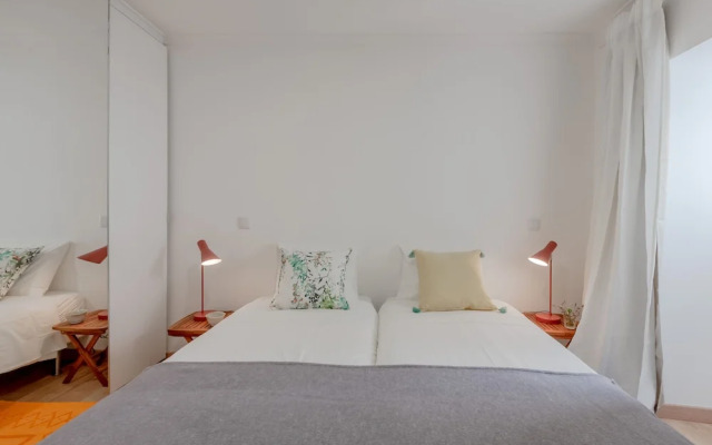 Bright & Spacious W/ Orange Tree Patio Apartment by TimeCooler
