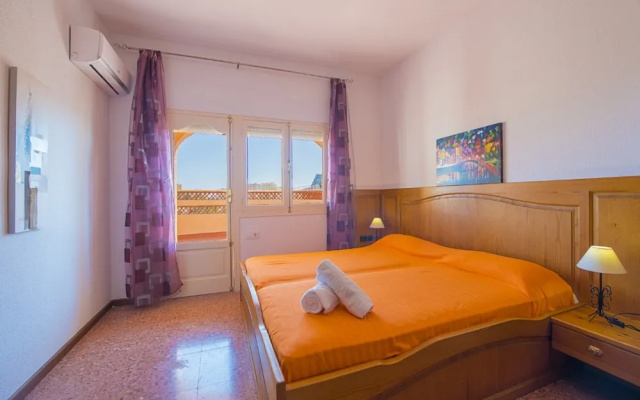 Villa - 6 Bedrooms with Pool and WiFi - 105023