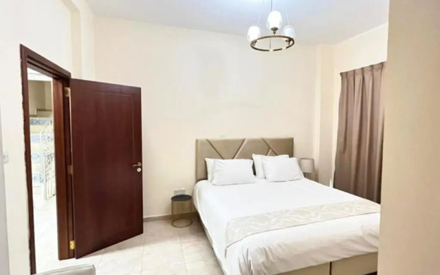 Al Hamra 4-Bedroom Luxury Villa Golf View