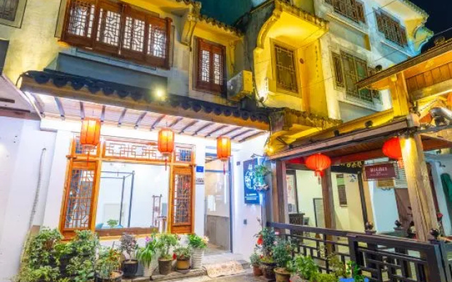 Zhouzhuang Linshui Renjia Inn