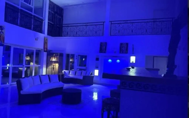 Chateau Mbeka'a Paris