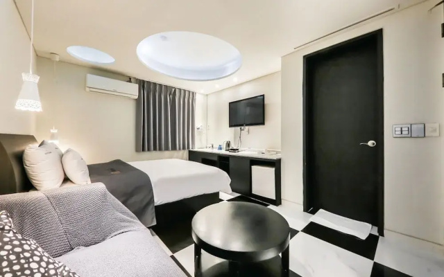 waltz hotel
