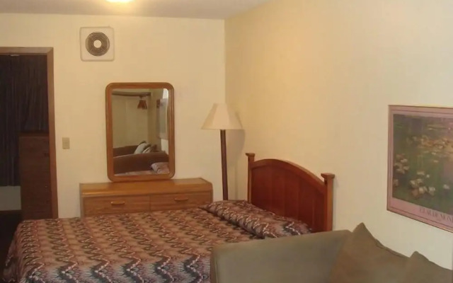 Townhouse Inn & Suites
