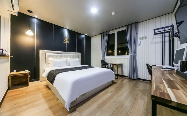 Luxury Motel
