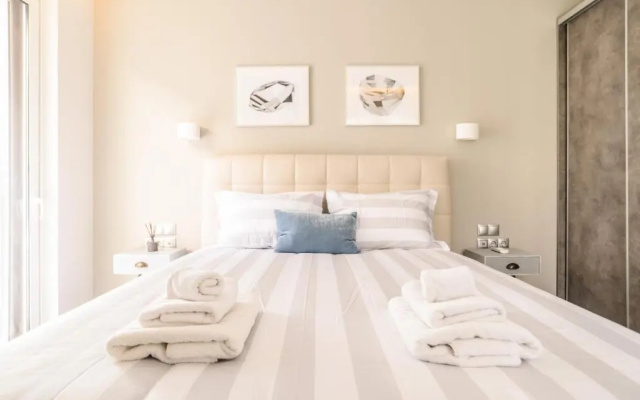 A24 Pristine & sunny suite near Plaka & Parthenon