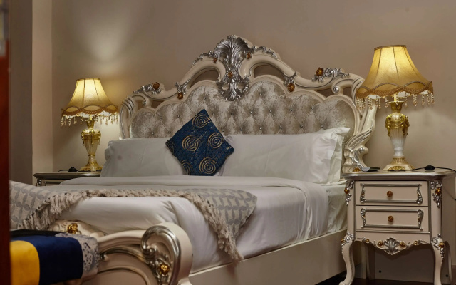 Best Western Plus Paramount Hotel