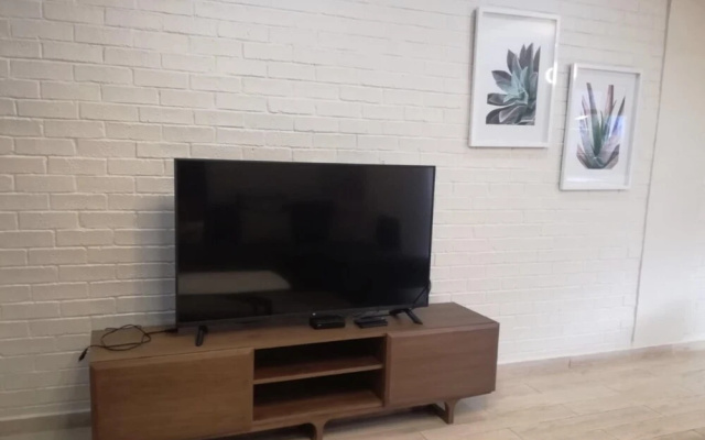 Inviting Stylish 3-bed House With Community Spaces