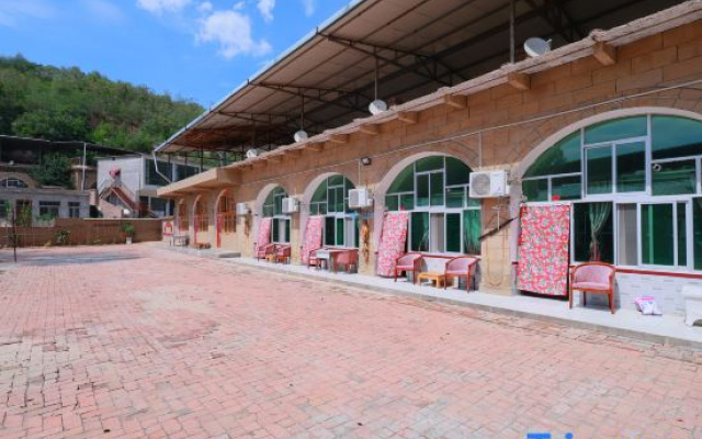 Yan'an Xinyuan Cave Homestay