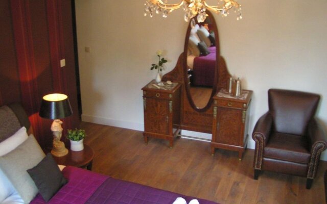 Отель B&B Petit Chateau Les Tourelles комната для гостей