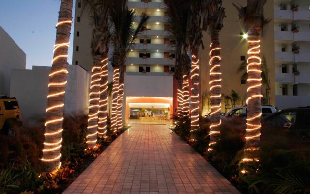 Отель Las Flores Beach Resort вид на фасад