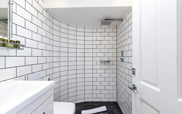 Fitzrovia Townhouse Apartment